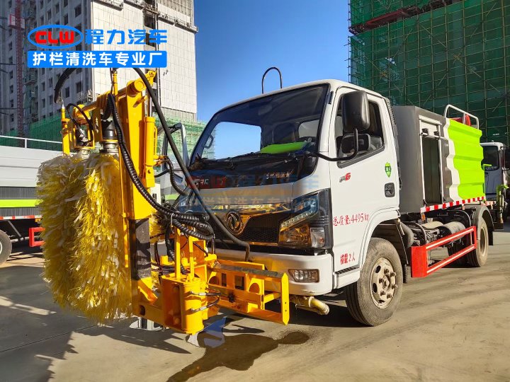 東風(fēng)小多利卡加裝城市護欄清洗機